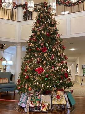 2021 Christmas tree decorating